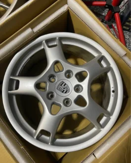 Porsche 911 Carrera S – OEM lobster claw rims