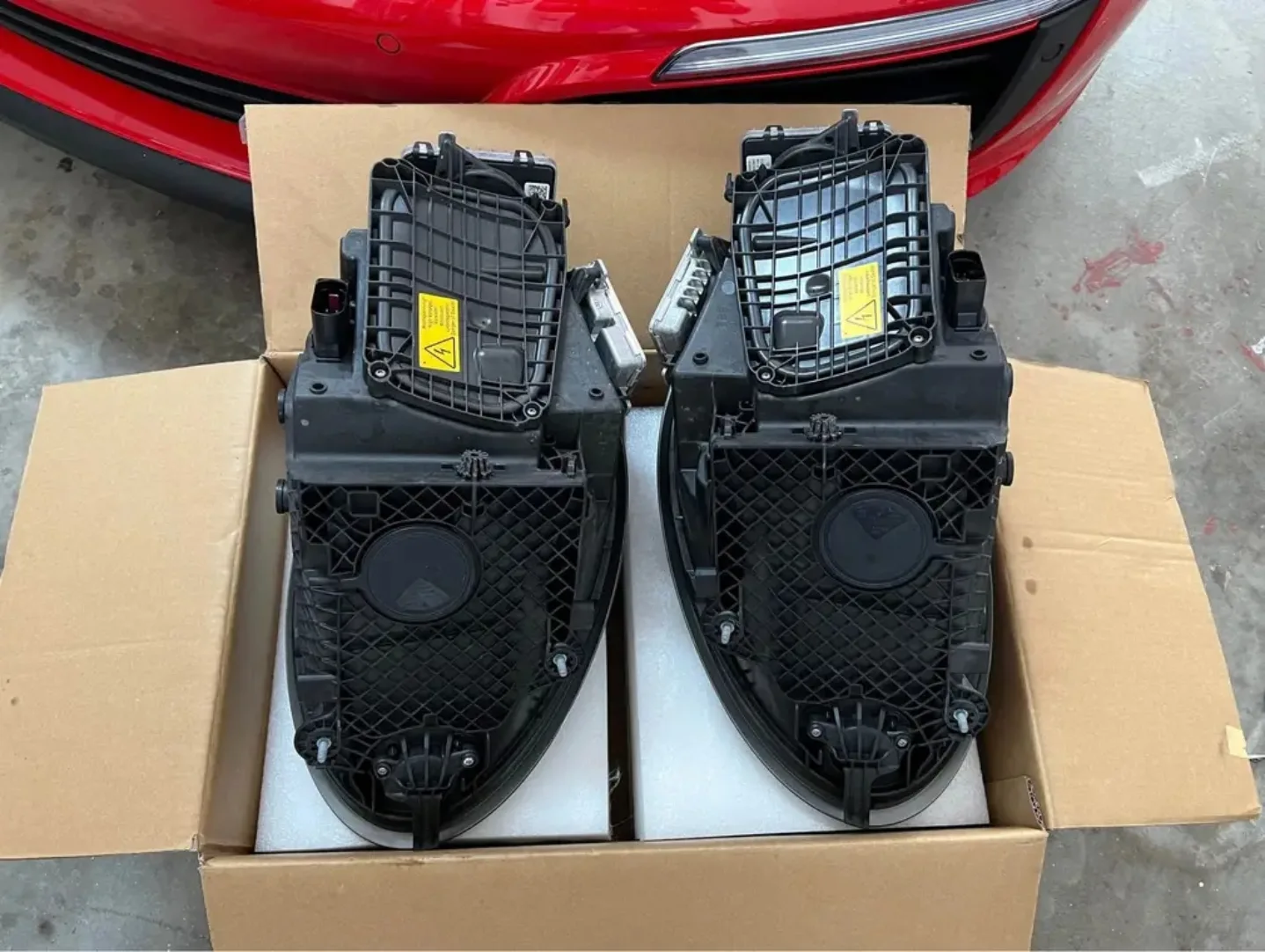 OEM Porsche 911 Xenon Headlights - Image 5