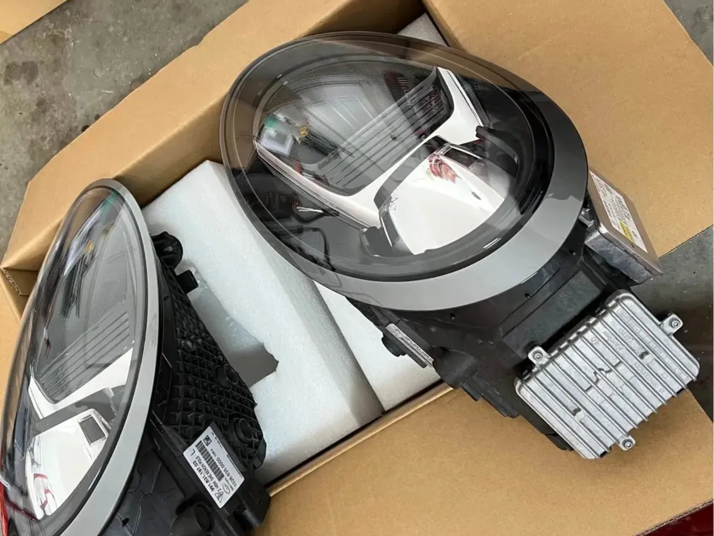 OEM Porsche 911 Xenon Headlights - Image 6