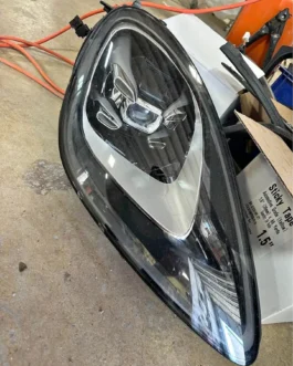 Porsche cayenne headlight right
