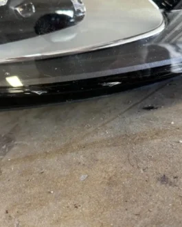 Porsche cayenne headlight right