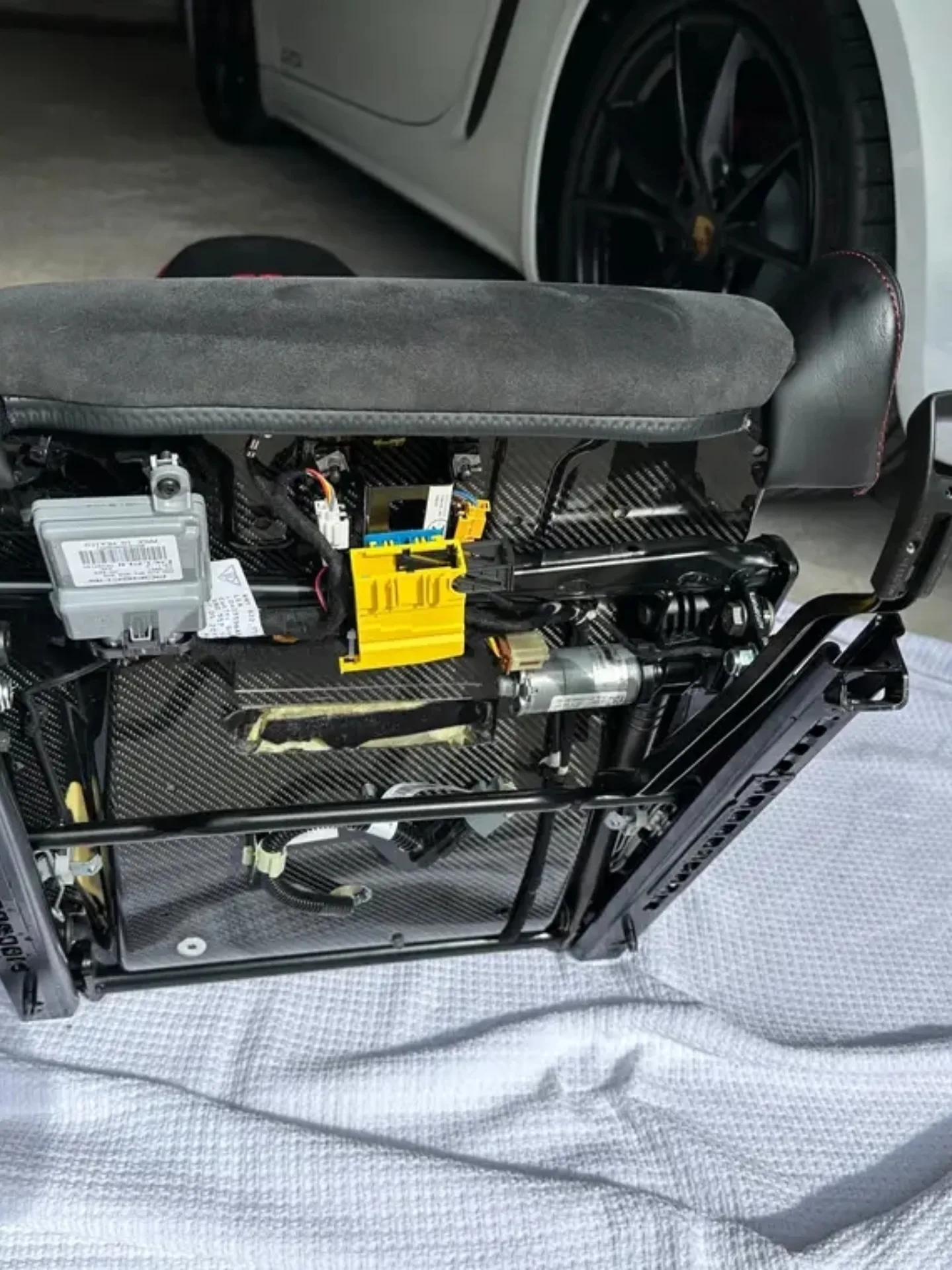 Porsche GTS Carbon Bucket Seats - Image 5