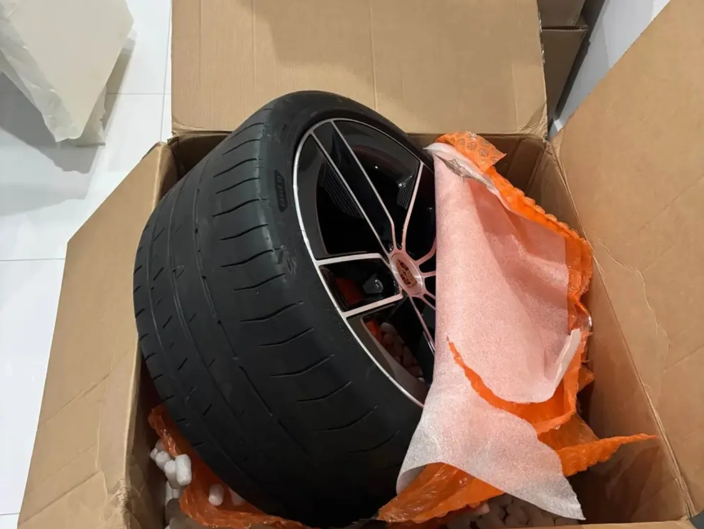 Porsche 992 911 factory wheels - Image 7